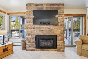 Condo, 2 Bedrooms | Living area