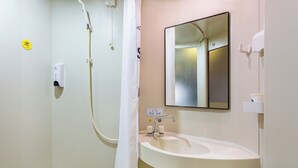Kamar Double Ekonomi | Kamar mandi | Shower, perlengkapan mandi gratis, pengering rambut, dan handuk
