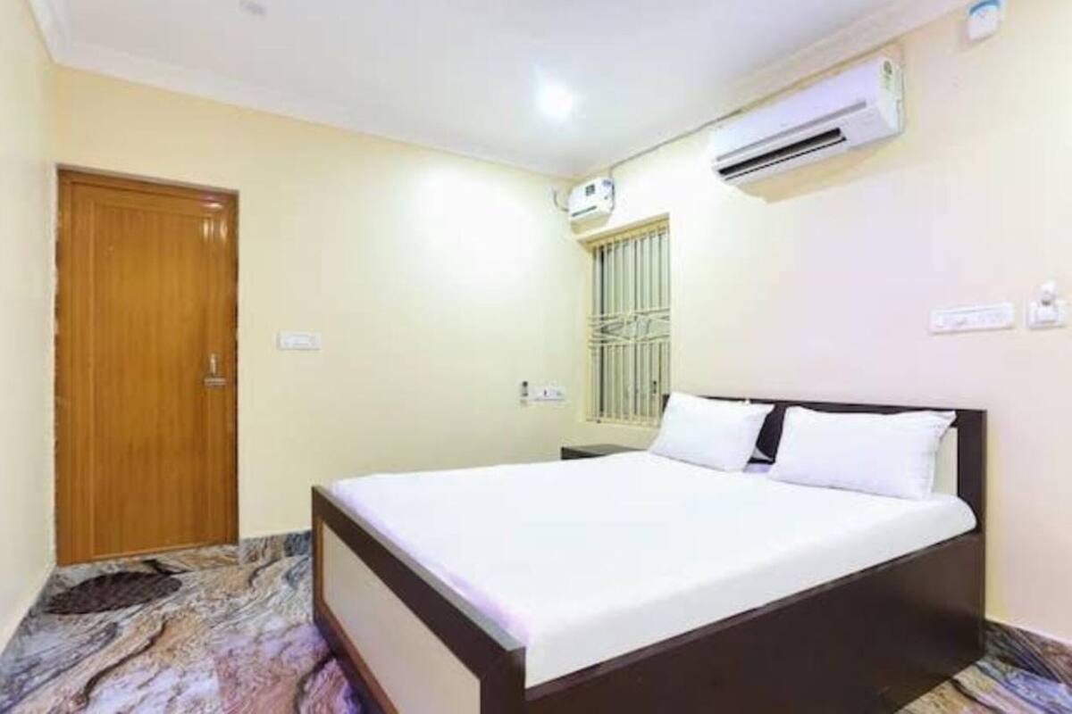 Classic Double Room, City View | Free WiFi, bed sheets