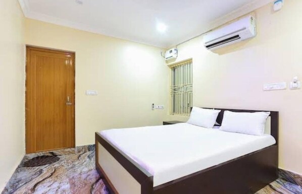 Free WiFi, bed sheets - Goroomgo Moonlight Bhadrak (Bhadrak)