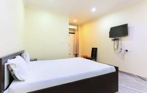 Deluxe Double Room, City View | Free WiFi, bed sheets - Goroomgo Moonlight Bhadrak (Bhadrak)
