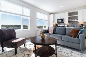 อพาร์ทเมนท์, 1 ห้องนอน, ปลอดบุหรี่ | บริเวณนั่งเล่น | สมาร์ททีวี 40 นิ้ว พร้อมช่องดิจิตอล