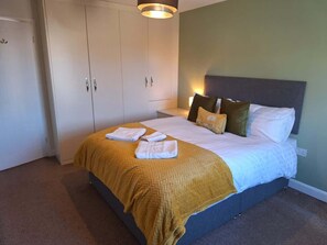 2 bedrooms, iron/ironing board, WiFi, bed sheets