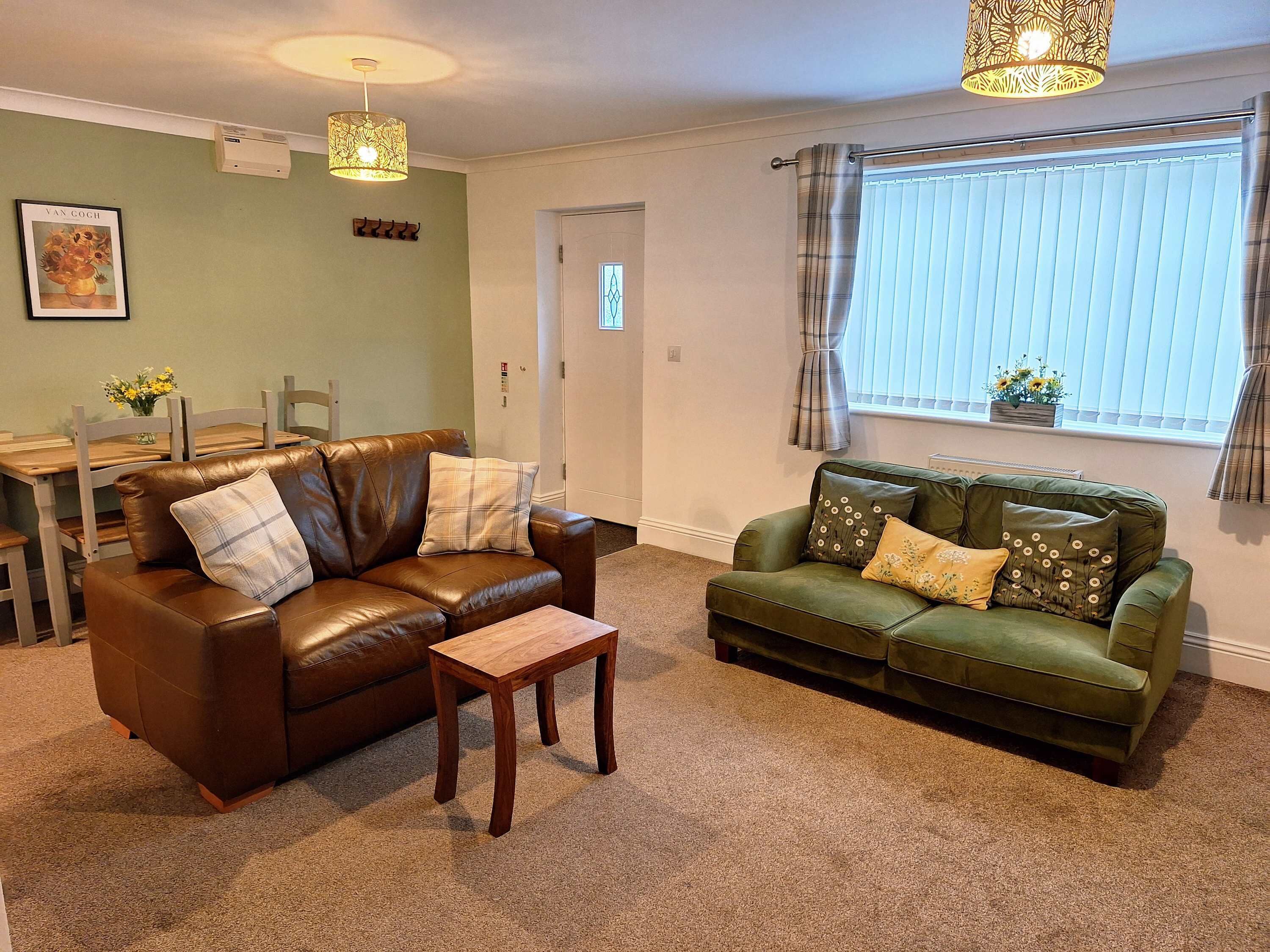 TV, peis og kontorer