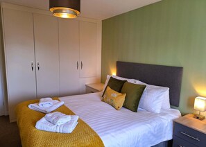 2 bedrooms, iron/ironing board, WiFi, bed sheets