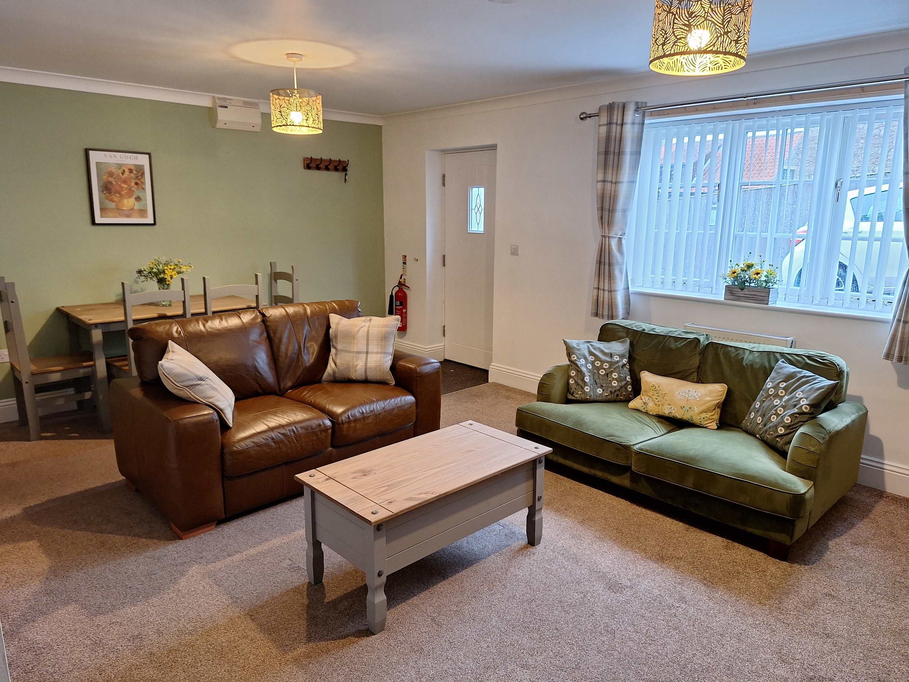 TV, lareira, escritórios