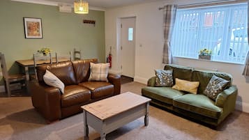 TV, lareira, escritórios