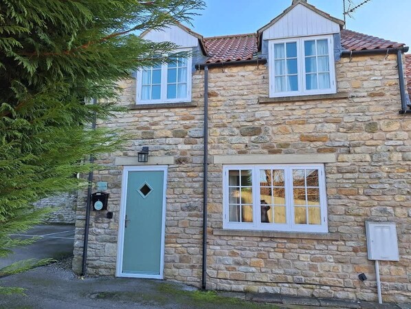 Exterior - Dandelion Cottage - a gorgeous family cottage (Snainton)