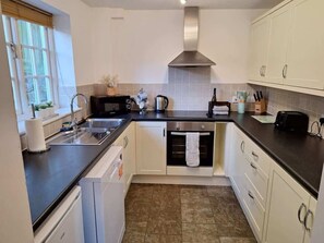 Fridge, microwave, oven, dishwasher - Dandelion Cottage - a gorgeous family cottage (Snainton)