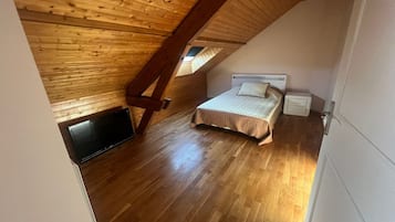 7 chambres, fer et planche Ă repasser, draps fournis