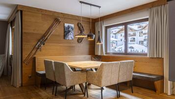 Chalet | Dining
