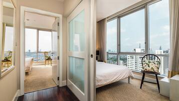 2 bedrooms, desk, iron/ironing board, travel crib