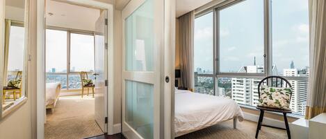 2 bedrooms, desk, iron/ironing board, travel crib