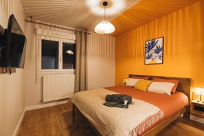 2 bedrooms, desk, iron/ironing board, travel crib