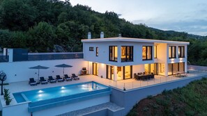 المنشأة من الخارج