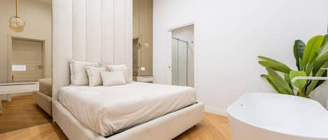 Luxury Apartment, City View | 3 bedrooms, iron/ironing board, free WiFi