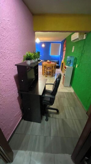 Appartement, 1 chambre, fumeur | Aire de séjour | Livres