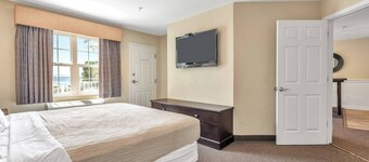 Three Bedroom 2 Bathroom Hotel Suite