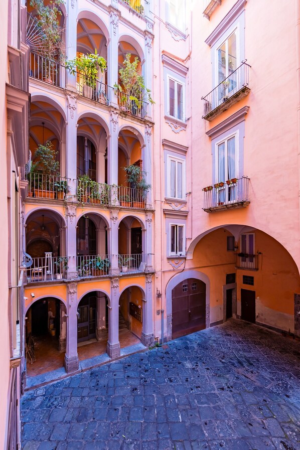 2 bedrooms - Palazzo Loffredo by Napoliapartments (Naples)