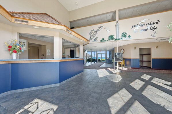 Lobby - Lakeview Room with Balcony! Put-in-Bay (Put-in-Bay)