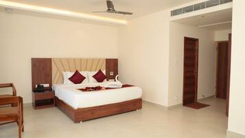 Deluxe Double Room, City View | Premium bedding, desk, free WiFi, bed sheets