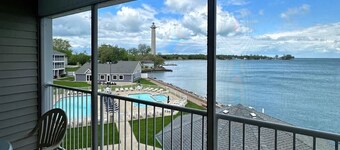Put In Bay Rental Sleeps 4 with Lake View