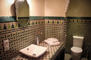 Superior Double Room | Bathroom | Towels, soap, shampoo, toilet paper