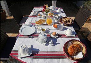 Free daily continental breakfast  - dar souran (Tangier)