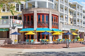 Exterior - 4BR Beach Bungalo Free Golf Cart~4BD4BA~SanDestin cottage~Pool~Tram (Miramar Beach)