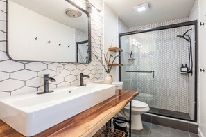 Shower, hair dryer, towels