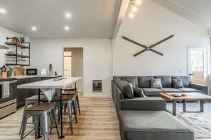 Smart TV y chimenea