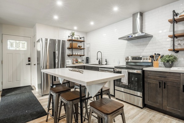 Refrigerador, microondas, horno y parrilla de estufa