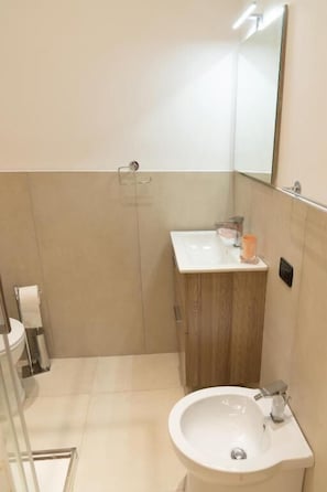 Appartement Deluxe, balcon | Salle de bain