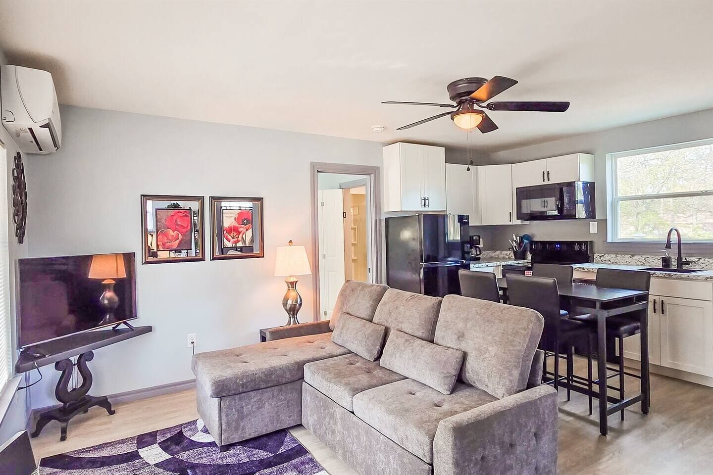 Smart TV, books, stereo