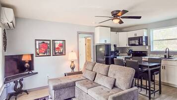 Smart TV, books, stereo