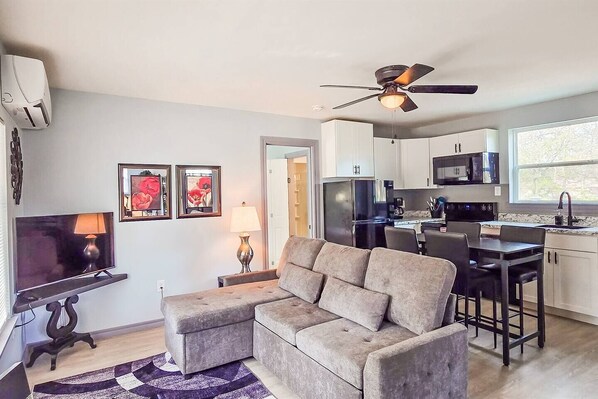 Smart TV, books, stereo