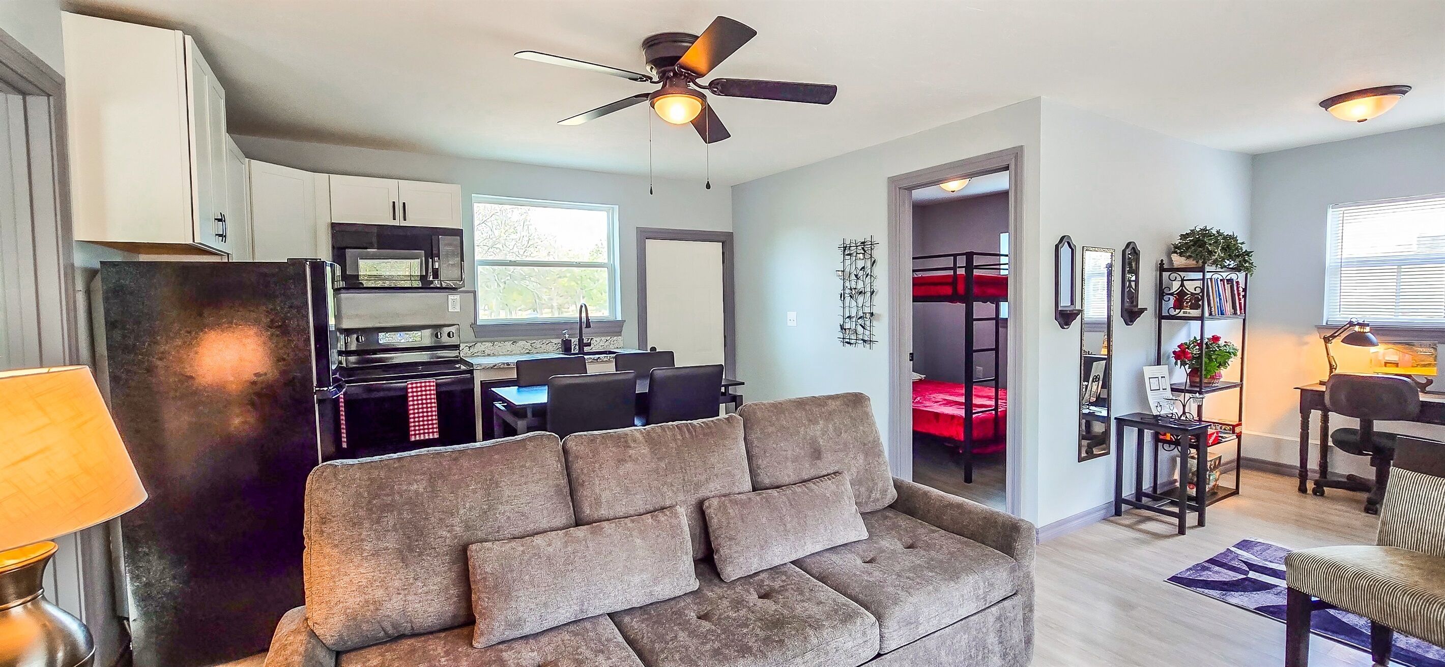 Älytelevisio, kirjoja, stereot