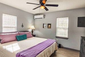 2 bedrooms, desk, free WiFi, bed sheets