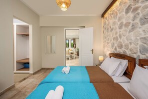 4 bedrooms, iron/ironing board, free WiFi, bed sheets