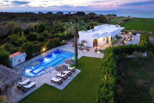 Villa Palmeras with private pool