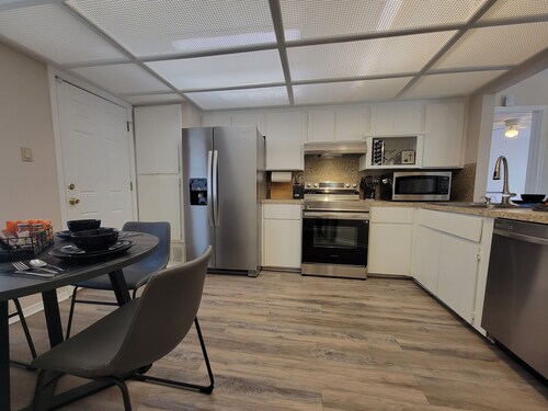 Charming 3-bedroom house with AC, WiFi King Suite in Lawton/Ft. Sill