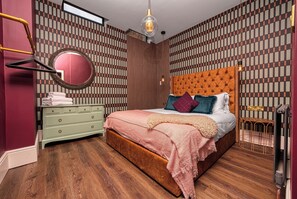 1 chambre, fer et planche  à repasser, accès Internet, draps fournis