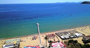 Plage à proximité, chaise longue