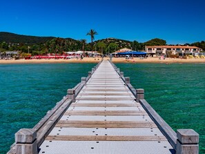 Plage à proximité, chaise longue