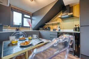 Réfrigérateur, micro-ondes, four, lave-vaisselle