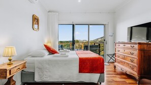 2 bedrooms, desk - Ciao Korora - The Ultimate Coffs Coast Getaway (Korora)
