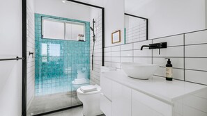 Shower, towels - Ciao Korora - The Classic (Korora)