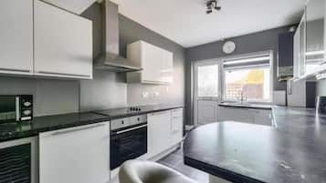 Apartment | Private kitchen | Fridge, microwave, oven, stovetop
