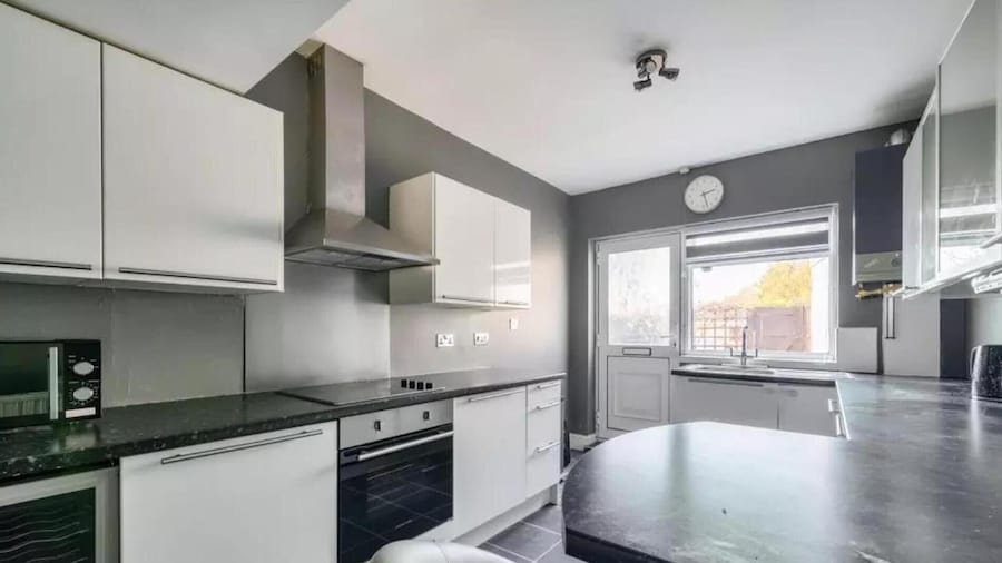 2br-sleeps6-parking-garden-nearlondon