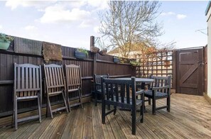 Apartment | Outdoor dining